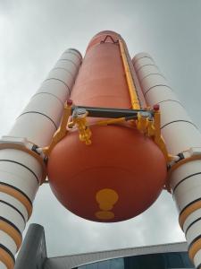 Rakety a palivová nádrž raketoplánu